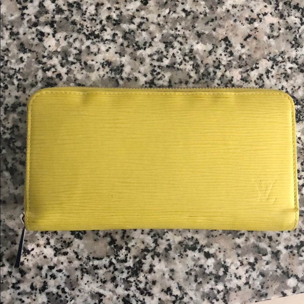 Louis Vuitton Zippy Wallet